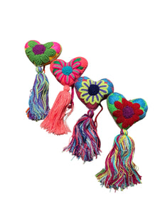 Pompones corazón bordado rococo
