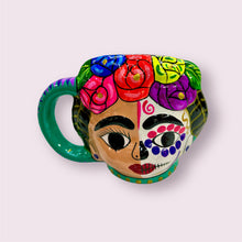 Cargar imagen en el visor de la galería, Tazas Frida en barro
