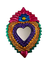 Cargar imagen en el visor de la galería, Corazón chico con  resplandor
