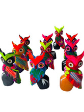Cargar imagen en el visor de la galería, Alebrije corporativo
