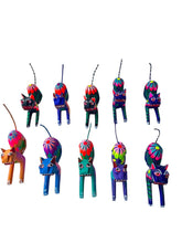 Cargar imagen en el visor de la galería, Alebrije corporativo
