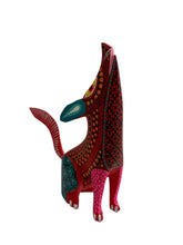 Cargar imagen en el visor de la galería, Coyote fino decorado
