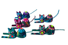 Cargar imagen en el visor de la galería, Alebrije corporativo
