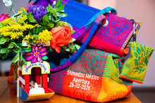 Cargar imagen en el visor de la galería, Bolsas bordadas con logo
