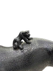 Jaguar hembra con cachorros extra grande