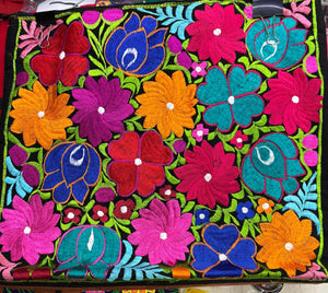 Bolsa canasto bordada