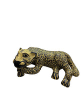 Cargar imagen en el visor de la galería, Jaguar grande de barro fino
