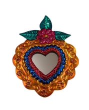 Cargar imagen en el visor de la galería, Corazón con flor chico
