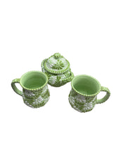 Cargar imagen en el visor de la galería, Juego de café en Talavera verde plumeado
