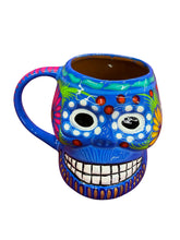 Cargar imagen en el visor de la galería, Taza de calavera en barro, Día de Muertos
