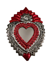 Cargar imagen en el visor de la galería, Corazón chico con  resplandor
