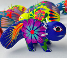 Cargar imagen en el visor de la galería, Alebrije corporativo
