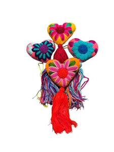 Pompones corazón bordado rococo