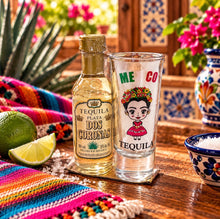 Cargar imagen en el visor de la galería, Set de tequila y tequilero
