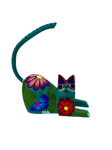 Gato coqueto mediano