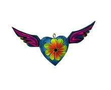 Cargar imagen en el visor de la galería, Corazones con alas de amor
