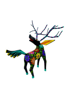Venado con flores