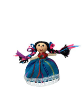 Cargar imagen en el visor de la galería, Muñeca Lele prendedor
