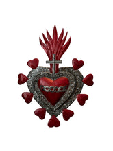 Cargar imagen en el visor de la galería, Corazón con cruz, hoja de lata
