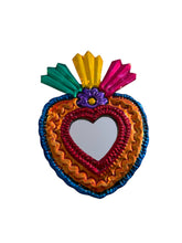 Cargar imagen en el visor de la galería, Corazón chico, espejo modelo 3
