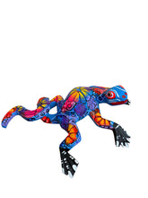 Cargar imagen en el visor de la galería, Iguana mediana

