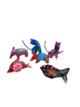 Cargar imagen en el visor de la galería, A) Set surtido de 12 alebrijes Medianos
