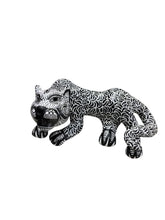 Cargar imagen en el visor de la galería, Jaguar grande de barro fino
