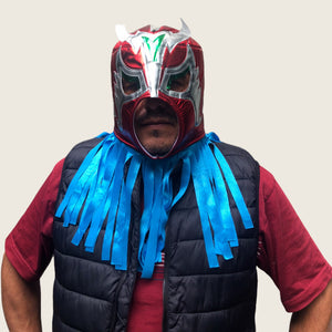 Máscara con flecos
