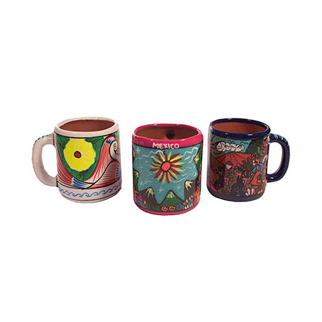Taza de barro de historia para café